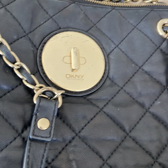 DKNY QUILTED LEATHER BLK TOTE - Picture 5 of 6